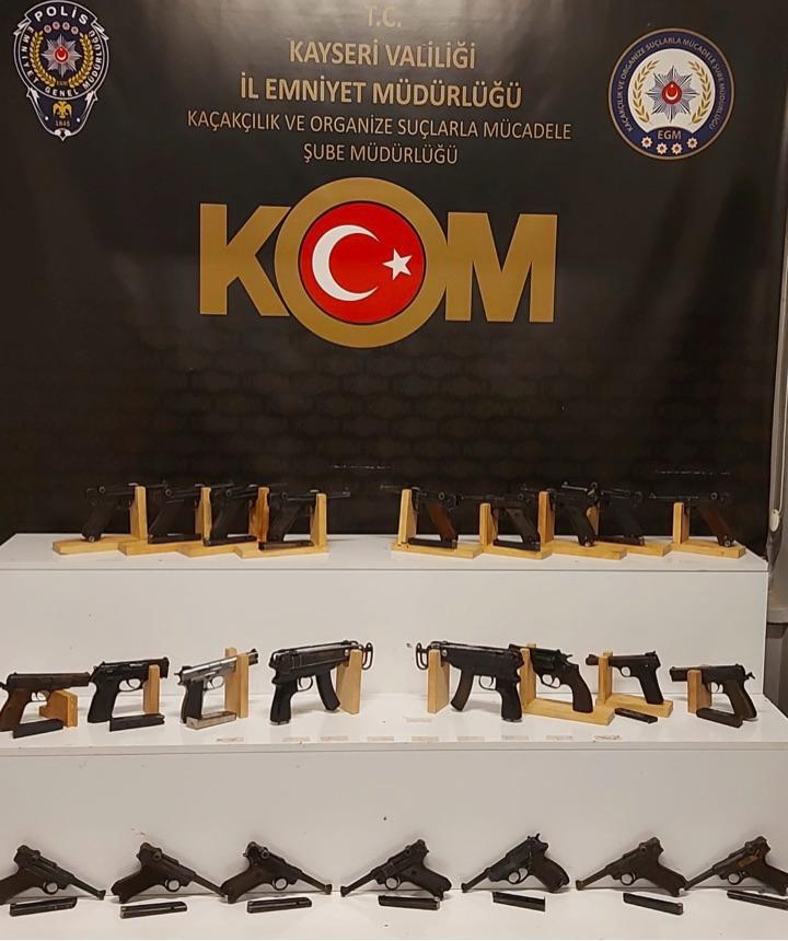 Kayseri'de Büyük Silah Operasyonu: 24 Tabanca ve Uzi Ele Geçirildi